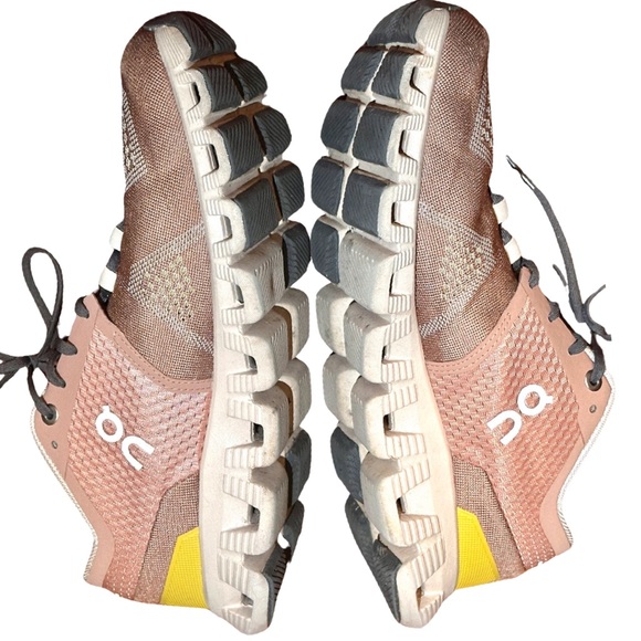 On Cloud Women’s Running Sneaker 8 EUC - Picture 4 of 8